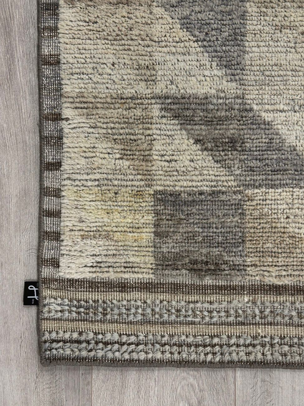Delia Natural White Gold